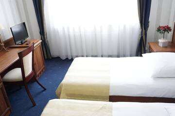Фото номера Стандартный двухместный номер с 2 отдельными кроватями Отель Hotel Mistral г. Марки 10