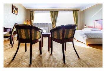 Фото номера Трехместный номер «Комфорт» Отель Hotel Mistral г. Марки 2